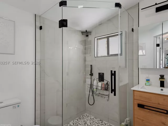 Продажа дома по адресу 2450 NE 209th Ter - фото 8924720