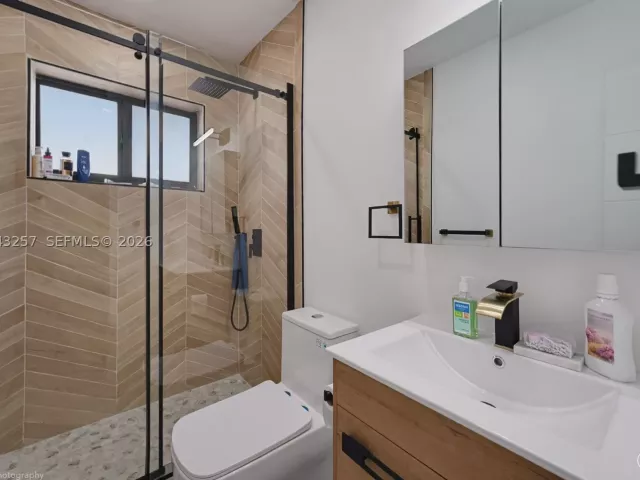 Продажа дома по адресу 2450 NE 209th Ter - фото 8924721