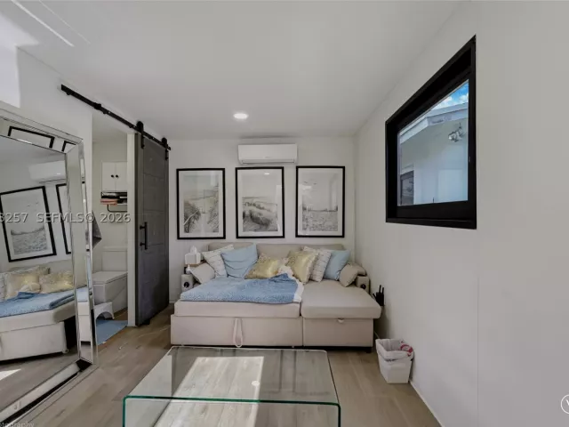 Продажа дома по адресу 2450 NE 209th Ter - фото 8924722