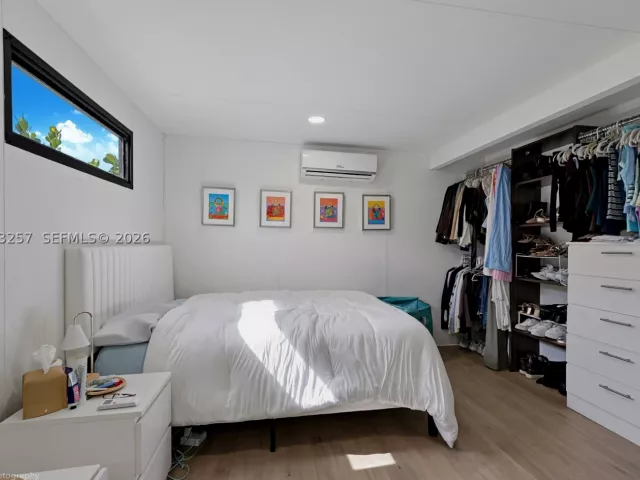 Продажа дома по адресу 2450 NE 209th Ter - фото 8924723