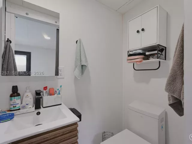 Продажа дома по адресу 2450 NE 209th Ter - фото 8924724