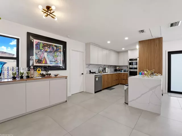Продажа дома по адресу 2450 NE 209th Ter - фото 8924715