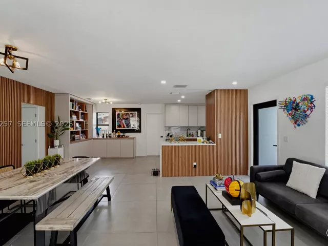 Продажа дома по адресу 2450 NE 209th Ter - фото 8924716