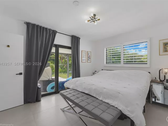 Продажа дома по адресу 2450 NE 209th Ter - фото 8924717