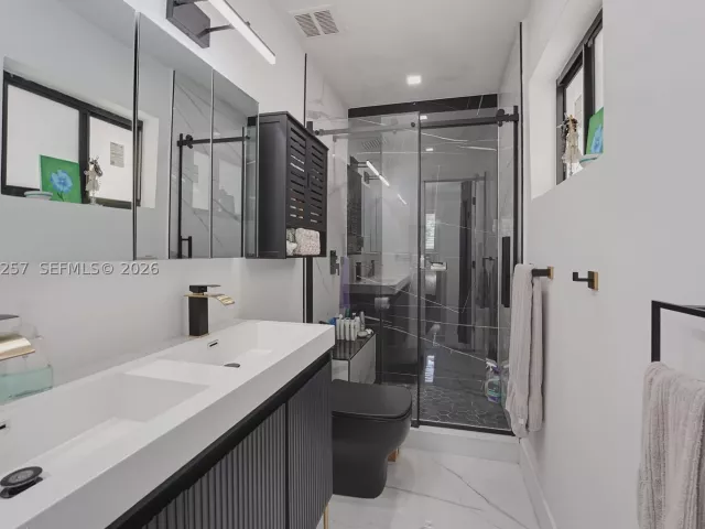 Продажа дома по адресу 2450 NE 209th Ter - фото 8924718