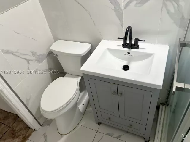 Продажа дома по адресу 1355 NW 86th St - фото 8925552
