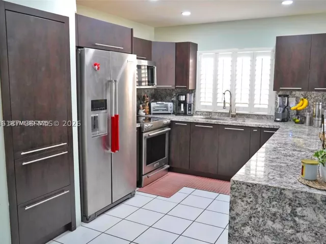 Продажа дома по адресу 3461 SW 154th Ct - фото 8871423