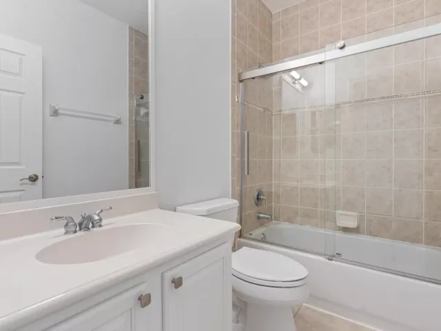 Продажа дома по адресу 295 NE 5th Avenue 32 - фото 8900272