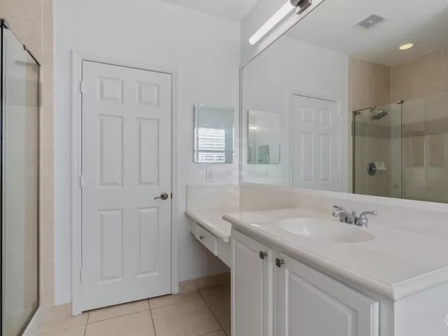 Продажа дома по адресу 295 NE 5th Avenue 32 - фото 8900275