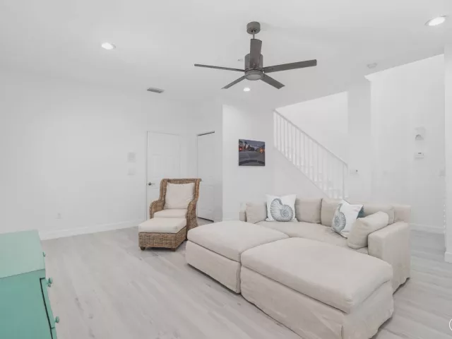 Продажа дома по адресу 295 NE 5th Avenue 32 - фото 8900282