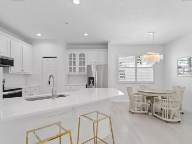 Продажа дома по адресу 295 NE 5th Avenue 32 - фото 8900268
