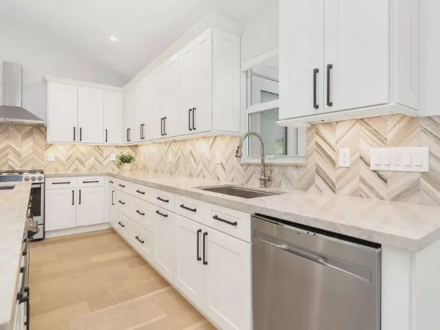 Продажа дома по адресу 803 Kanuga Drive - фото 9042420