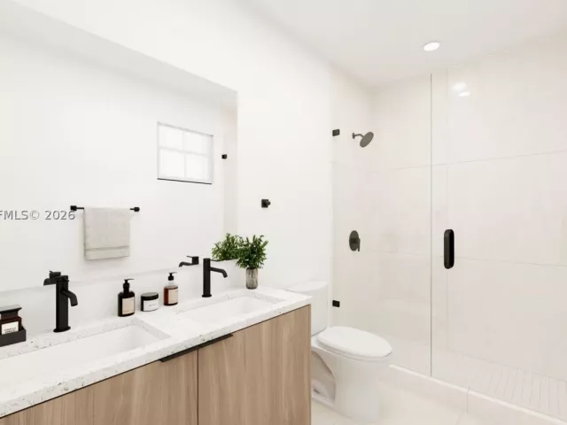Продажа дома по адресу 136 NW 164 St - фото 8880313