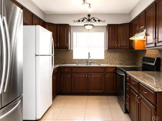 Продажа дома по адресу 557 W Dayton Circle - фото 8891649