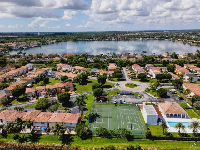 Продажа дома по адресу 14302 SW 133rd Ct - фото 8871548