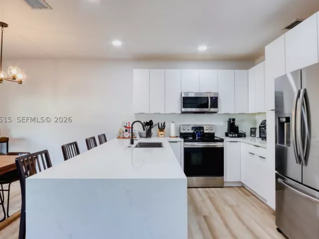 Продажа дома по адресу 14302 SW 133rd Ct - фото 8871549