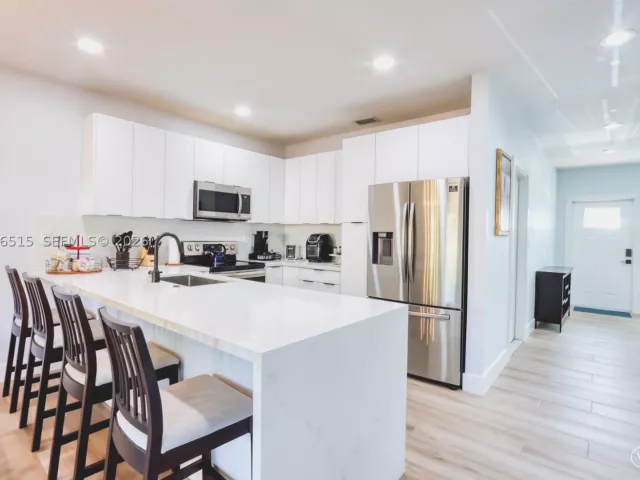 Продажа дома по адресу 14302 SW 133rd Ct - фото 8871550