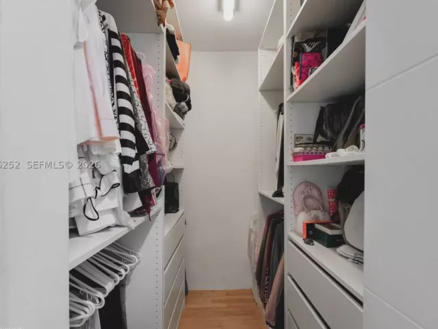 Продажа дома по адресу 1556 Catalonia Ave - фото 9004150