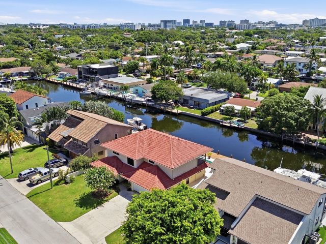 Продажа дома по адресу 370 SE 13th Avenue - фото 8993006