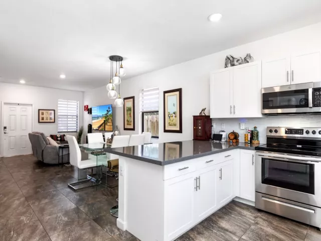 Продажа дома по адресу 2820 SW 17th Avenue - фото 8896230