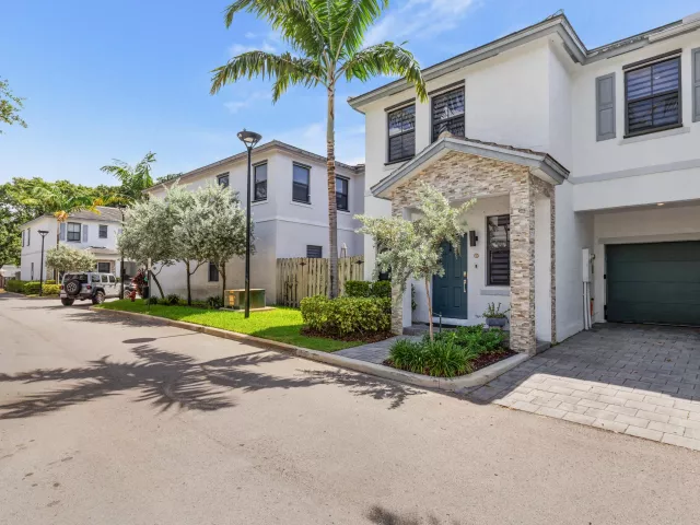 Продажа дома по адресу 2820 SW 17th Avenue - фото 8896212