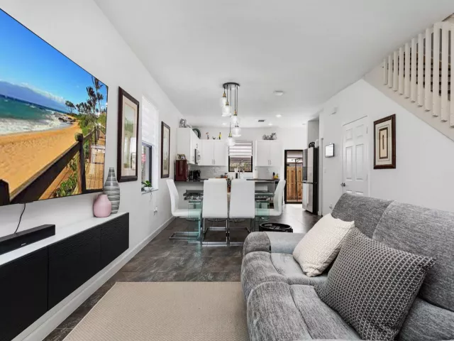 Продажа дома по адресу 2820 SW 17th Avenue - фото 8896213