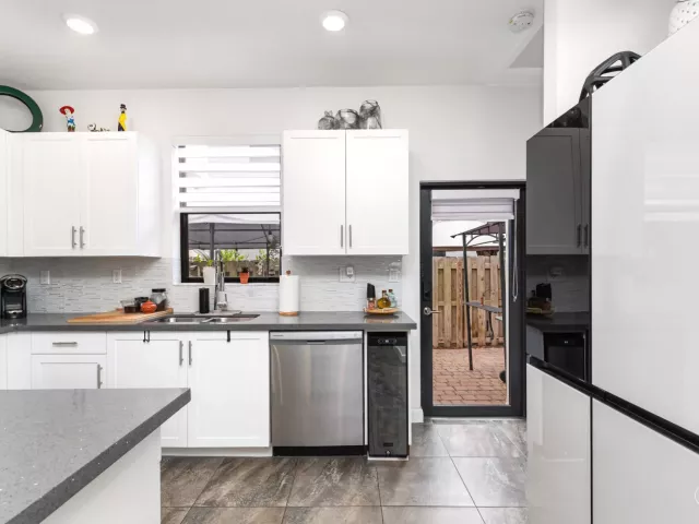 Продажа дома по адресу 2820 SW 17th Avenue - фото 8896217