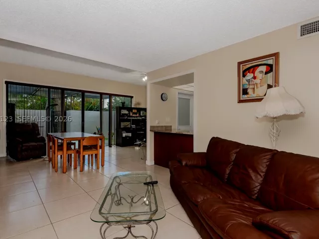 Продажа дома по адресу 8890 SW 133rd Pl A - фото 8877707