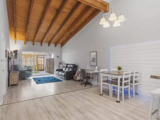 Продажа дома по адресу 10311 Laurel Ct - фото 8899335