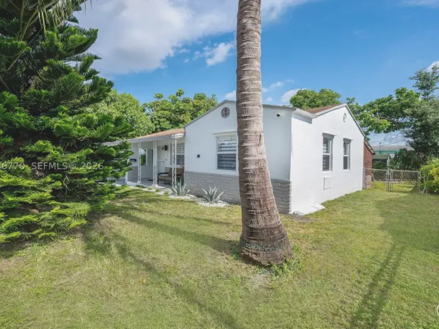 Продажа дома по адресу 2371 NW 85th St - фото 8913664