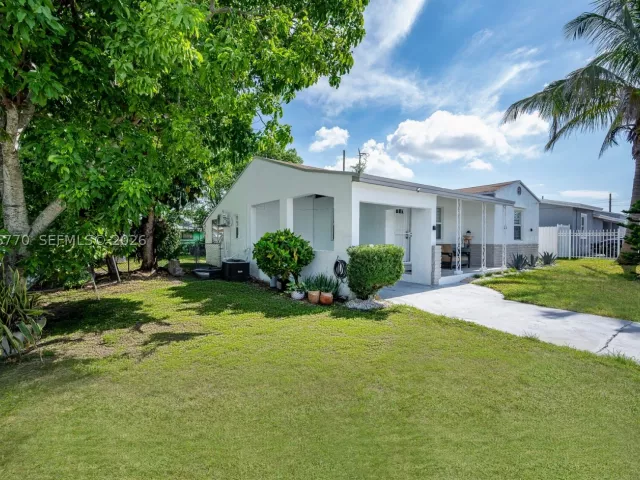 Продажа дома по адресу 2371 NW 85th St - фото 8913665