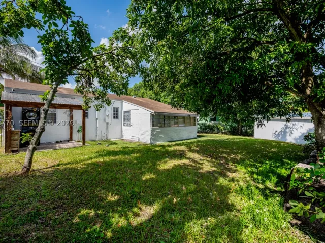 Продажа дома по адресу 2371 NW 85th St - фото 8913668