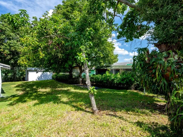 Продажа дома по адресу 2371 NW 85th St - фото 8913669