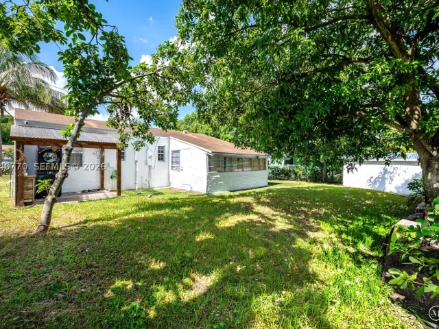 Продажа дома по адресу 2371 NW 85th St - фото 8913671