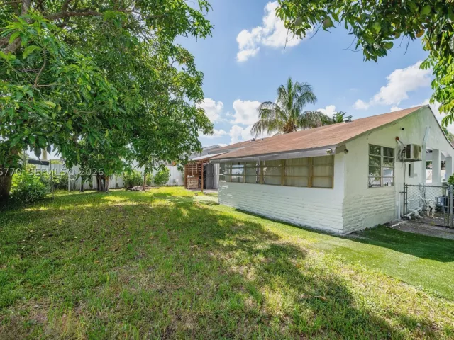 Продажа дома по адресу 2371 NW 85th St - фото 8913673
