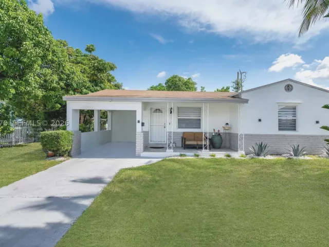 Продажа дома по адресу 2371 NW 85th St - фото 8913656