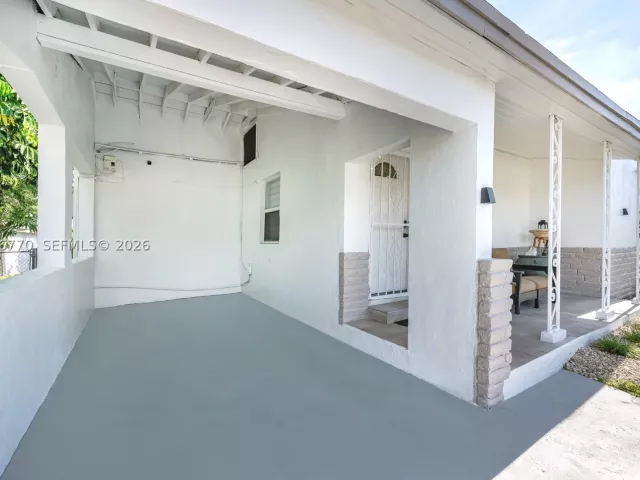 Продажа дома по адресу 2371 NW 85th St - фото 8913657