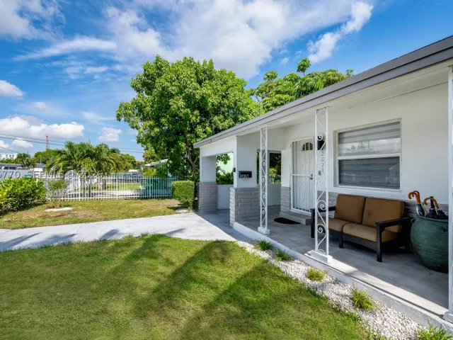 Продажа дома по адресу 2371 NW 85th St - фото 8913658
