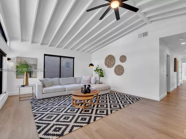Продажа дома по адресу 1514 Liberty St - фото 8871828