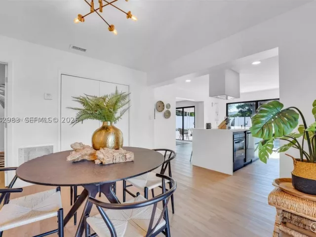 Продажа дома по адресу 1514 Liberty St - фото 8871831