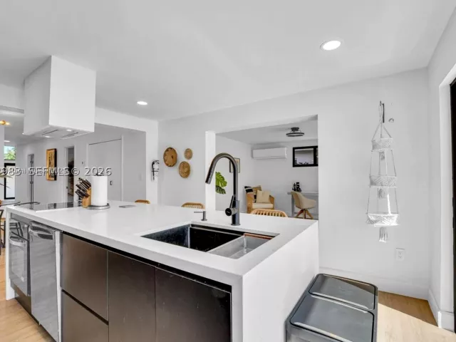 Продажа дома по адресу 1514 Liberty St - фото 8871836