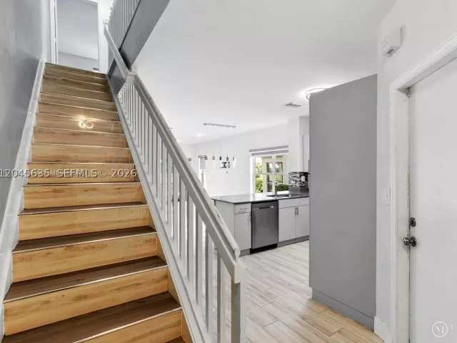 Продажа дома по адресу 12170 SW 5th Ct - фото 8876422