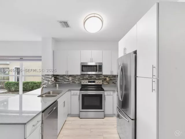Продажа дома по адресу 12170 SW 5th Ct - фото 8876426