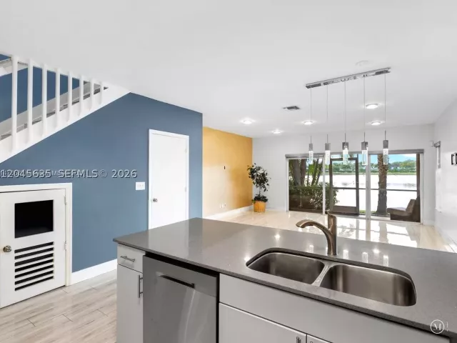 Продажа дома по адресу 12170 SW 5th Ct - фото 8876427