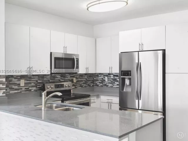Продажа дома по адресу 12170 SW 5th Ct - фото 8876431