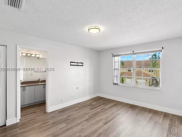 Продажа дома по адресу 12170 SW 5th Ct - фото 8876432