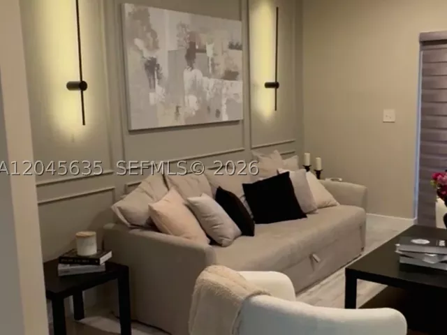 Продажа дома по адресу 12170 SW 5th Ct - фото 8876433