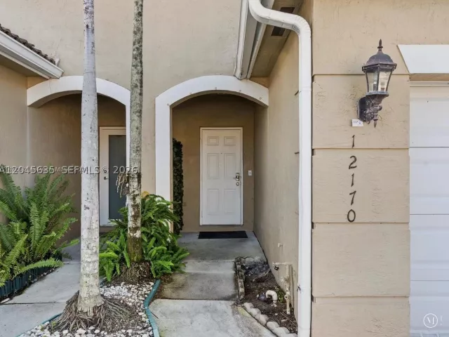 Продажа дома по адресу 12170 SW 5th Ct - фото 8876418