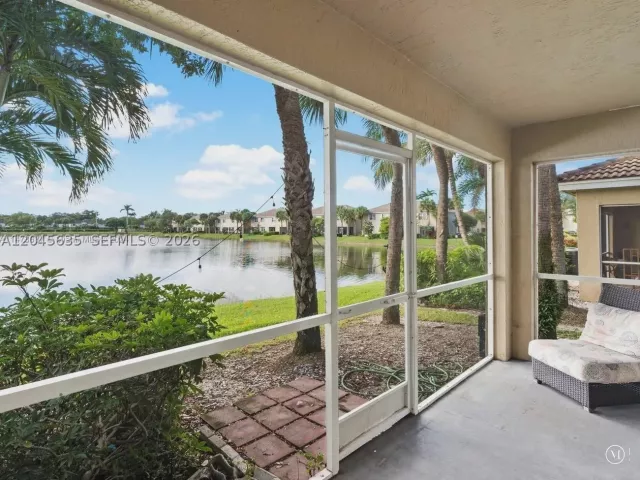 Продажа дома по адресу 12170 SW 5th Ct - фото 8876421