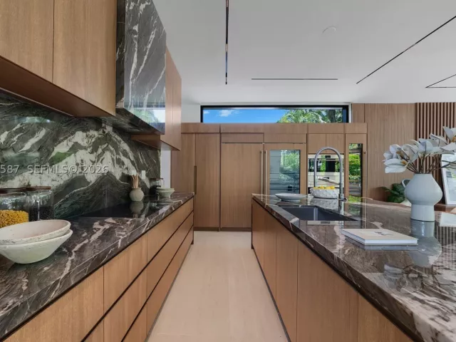 Продажа дома по адресу 3045 N Bay Rd - фото 8900717